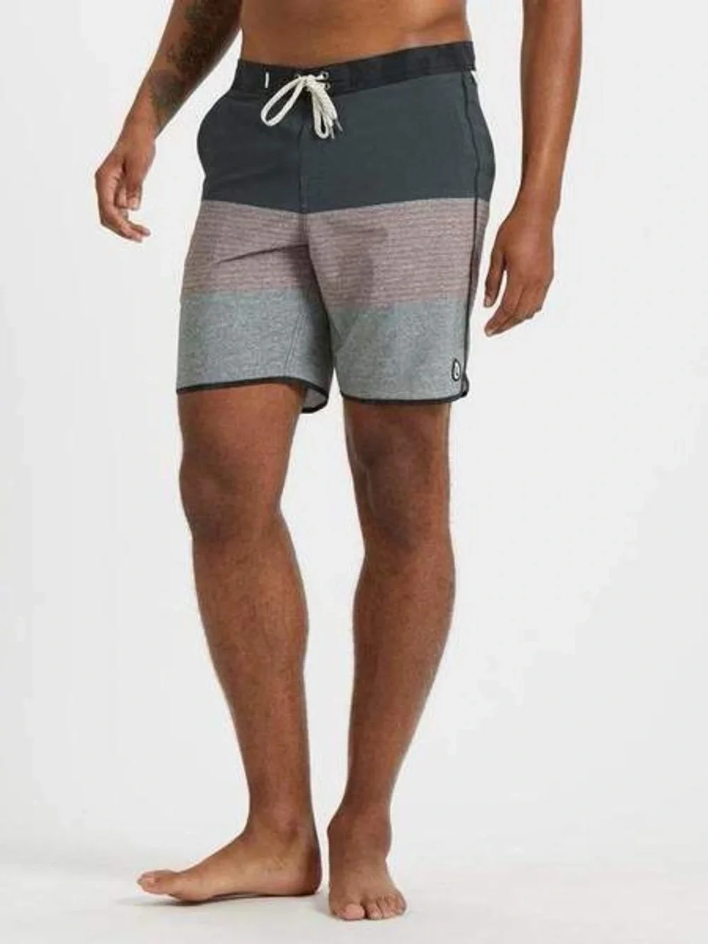 Vuori Cruise Boardshort in Melon Stripe size 34